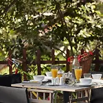 فندق The Gardens Gallery غزيلوكاسترون