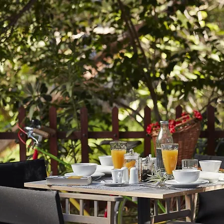 Szálloda The Gardens Gallery Xilókasztro