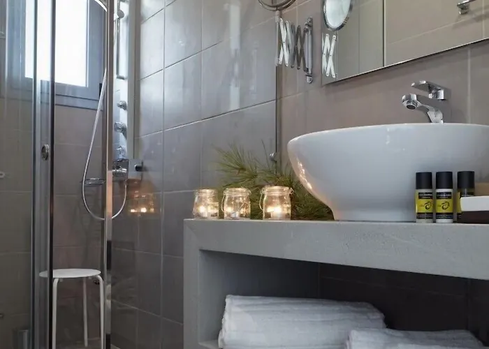 The Gardens Gallery Szálloda 3*