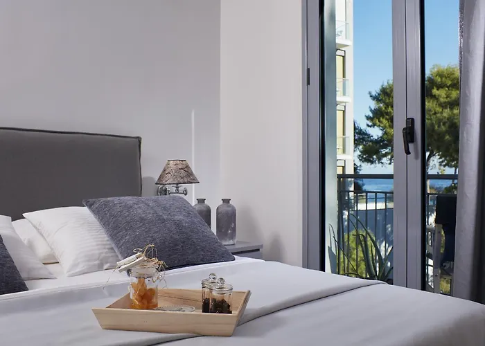 The Gardens Gallery 3*