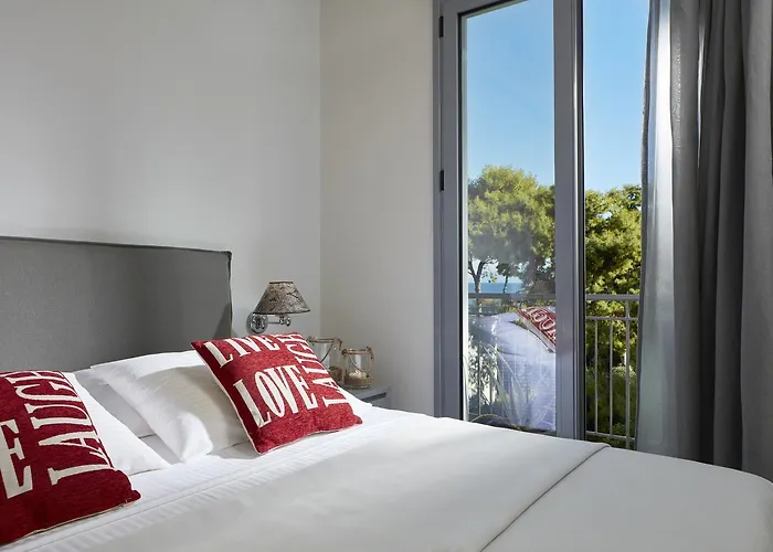 The Gardens Gallery 3* Xilókasztro